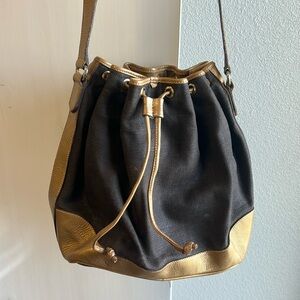 👜👜👜VALENTINO GARAVANI Canvas Escape Bucket Bag excellent condition
